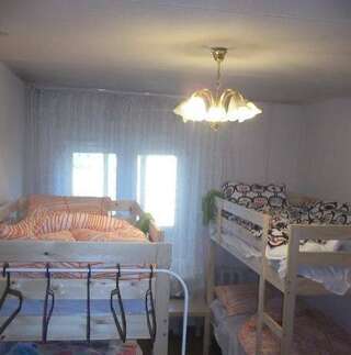 Гостиница Пионер Хостел Новосибирск Семейный номер с общей ванной комнатой (для 6 взрослых)-2